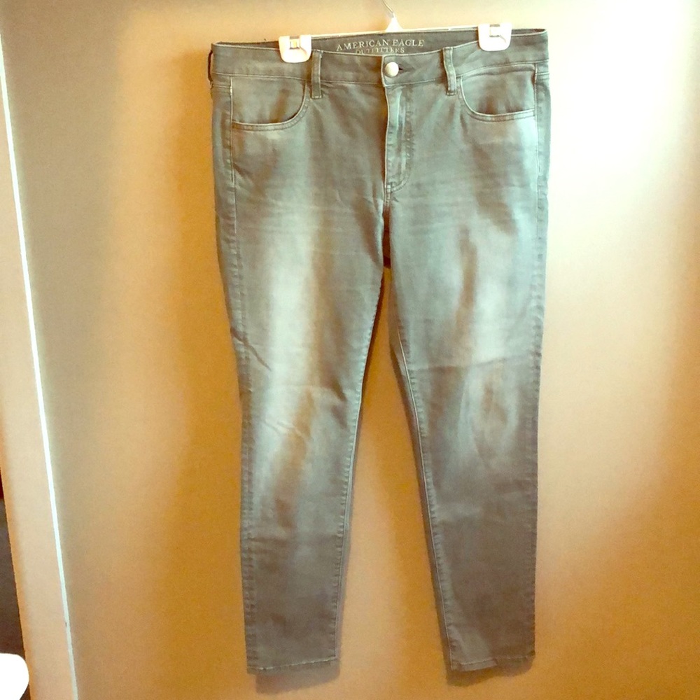 Never worn! American Eagle Jeans size 14